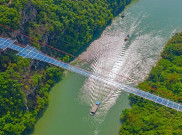 Tiongkok Punya Jembatan Kaca Terpanjang di Dunia 