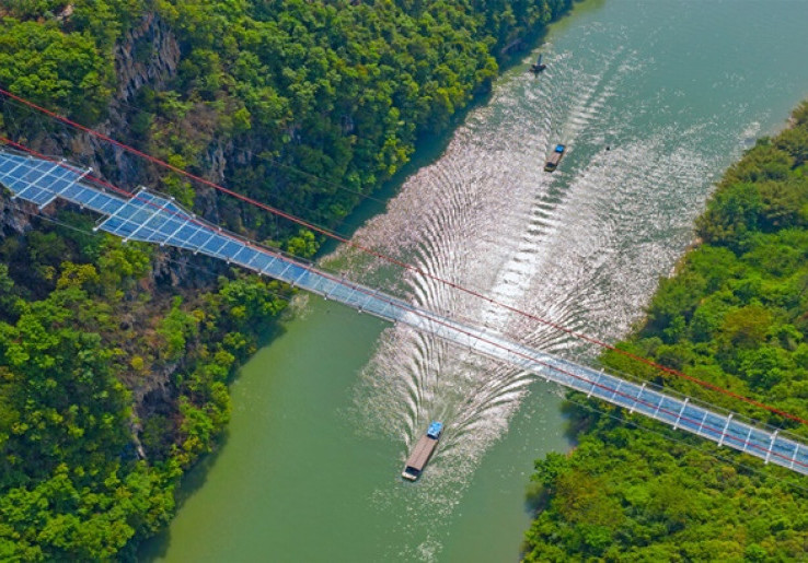 Tiongkok Punya Jembatan Kaca Terpanjang di Dunia