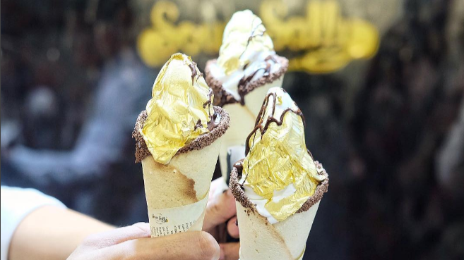 Sour Sally Luncurkan Yogurt Berlapis Emas