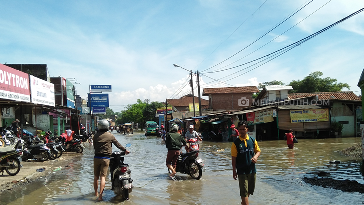 Dayeuhkolot Banjir, Akses ke Kota Bandung Lumpuh