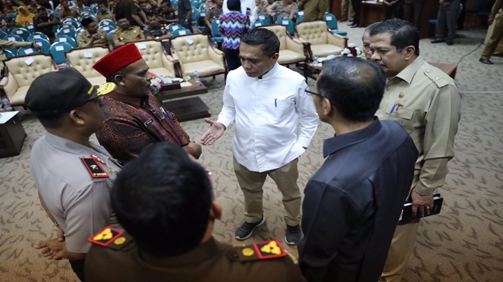 Gubernur Aceh Irwandi Yusuf Bungkam Saat Tiba di Gedung KPK