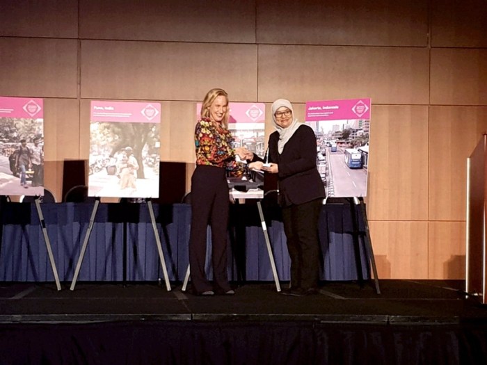 Jakarta dianugerahi &ldquo;Honorable Mention&rdquo; di ajang Sustainable Transport Award 2020, di Washington DC, Selasa (14/1).