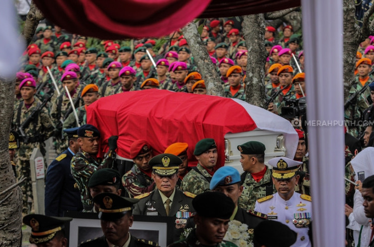 Prosesi Pemakaman Ani Yudhoyono di TMP Kalibata