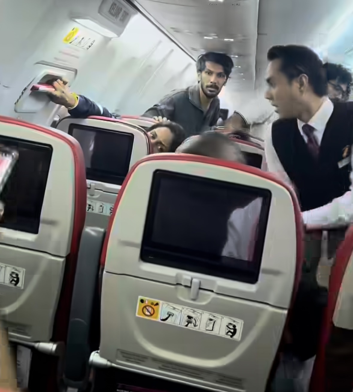 Viral, Penumpang Batik Air Berulah Nekat Buka Jendela Darurat Pesawat