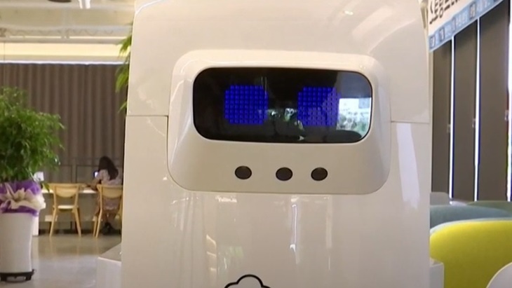 Canggih, Kafe Ini Gunakan Robot Untuk Tegakkan Social Distancing