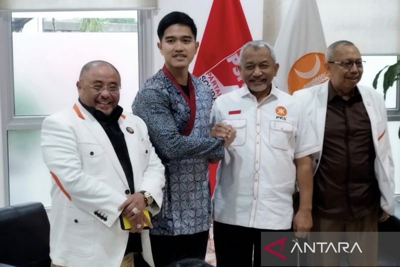Didorong Kakak Maju Pilkada Jateng, Kaesang: Sabar