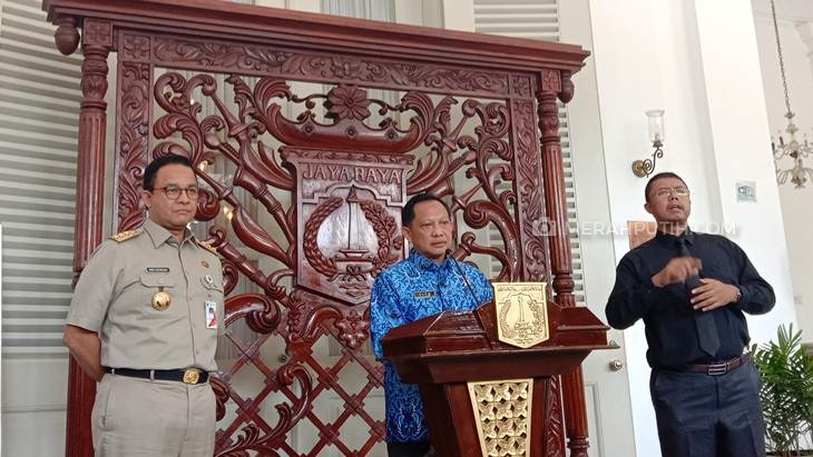 Mendagri Tito Minta Anies Koordinasi Daerah Tetangga untuk Tangani Corona