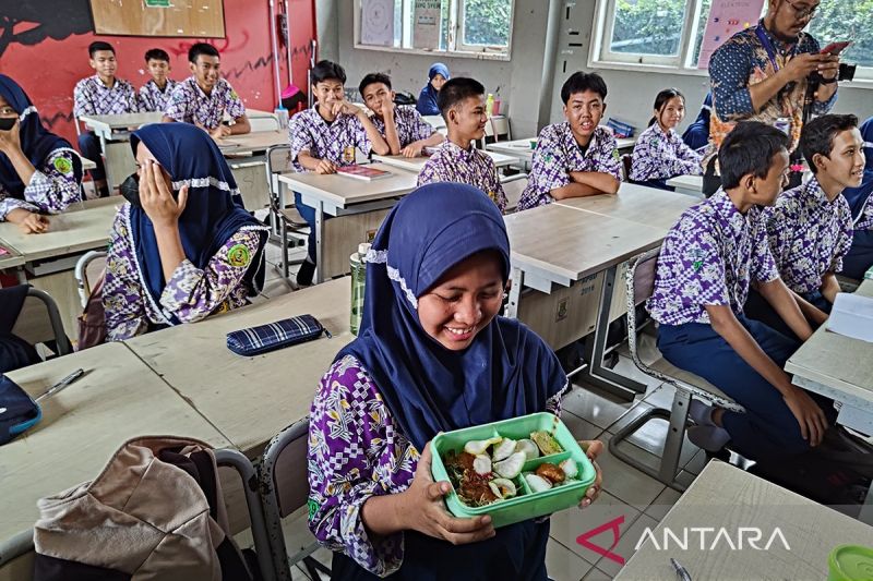 7.596 Siswa Mulai Dibiasakan Makan Bergizi Gratis Di Kota Tangerang ...