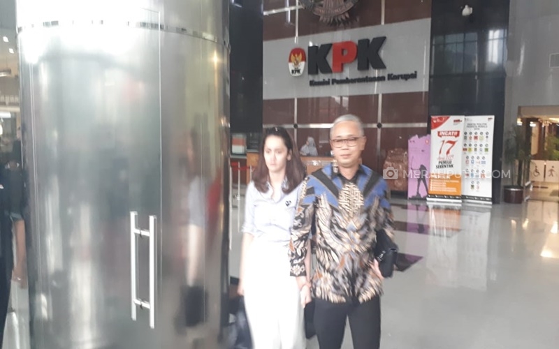  Wanita Cantik Ini Bungkam Usai Diperiksa KPK Terkait Suap Distribusi Pupuk