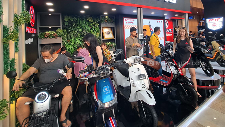 Moeldoko Ungkap Alasan Perkembangan Motor Listrik Lebih Lambat Dibanding Mobil Listrik