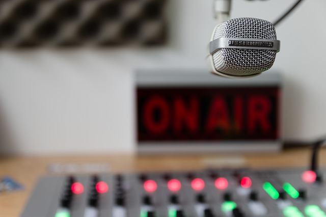 Pergeseran Peran Radio dari 'Hits Maker' Menjadi 'Hits Player', Apa Alasannya?