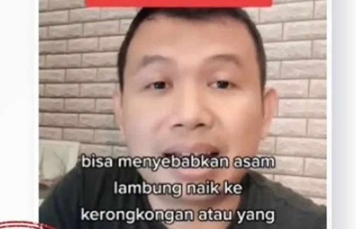 [HOAKS atau FAKTA]: Minum Banyak Air Putih Setelah Makan Sebabkan Gangguan Pencernaan