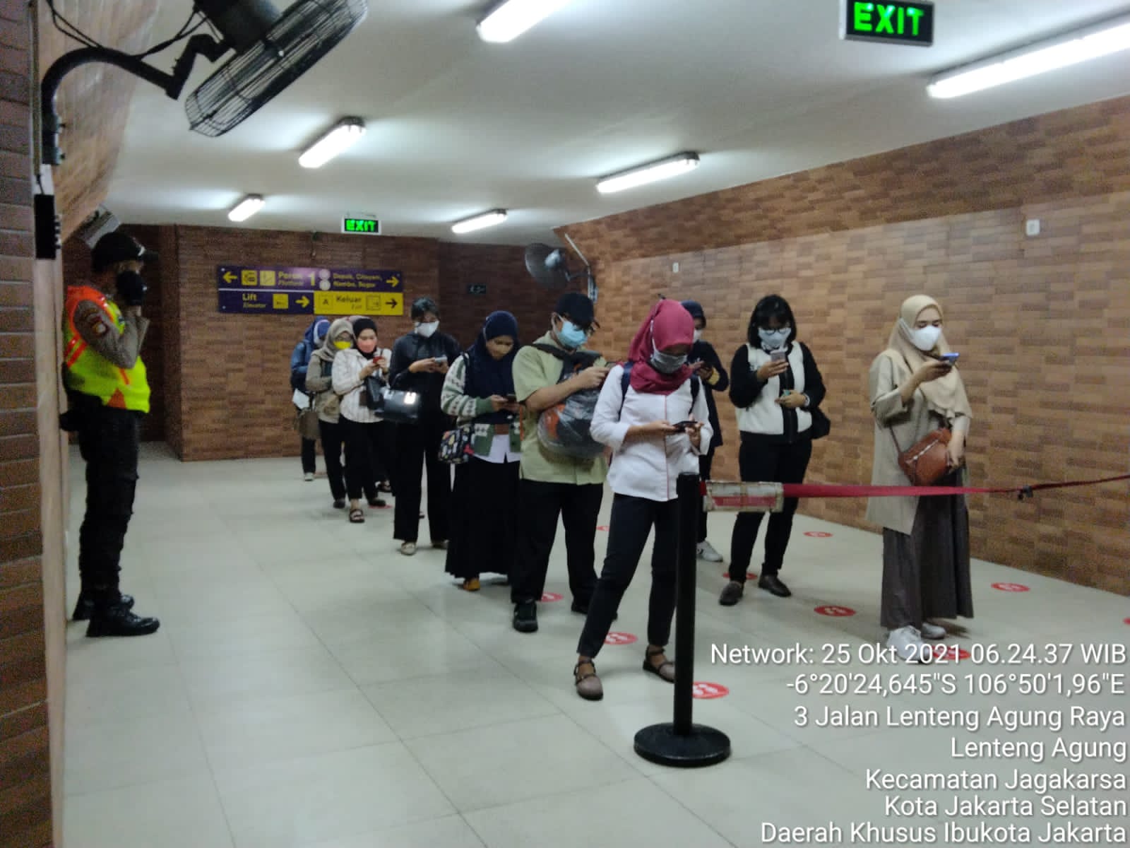PPKM di Jabodetabek Dilonggarkan, Penumpang KRL Makin Membludak