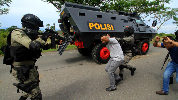 Polisi Baku Tembak dengan Teroris, Satu Tukang Ojek Meninggal