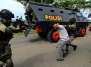 Polisi Baku Tembak dengan Teroris, Satu Tukang Ojek Meninggal