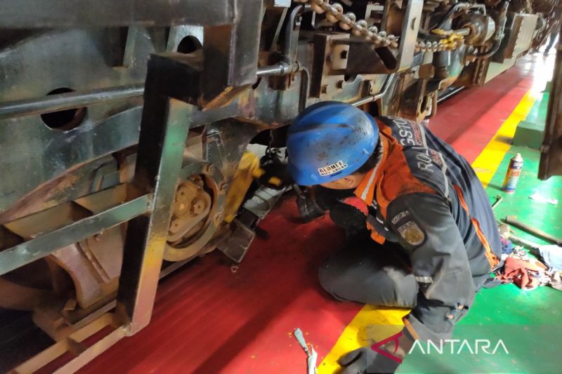 Mitigasi 10 Titik Rawan Bencana di Jalur Cirebon Selama Mudik Lebaran, KAI Sebar AMUS di Tepi Rel