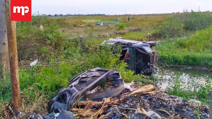 Minibus Angkut Belasan Santri Masuk Jurang 