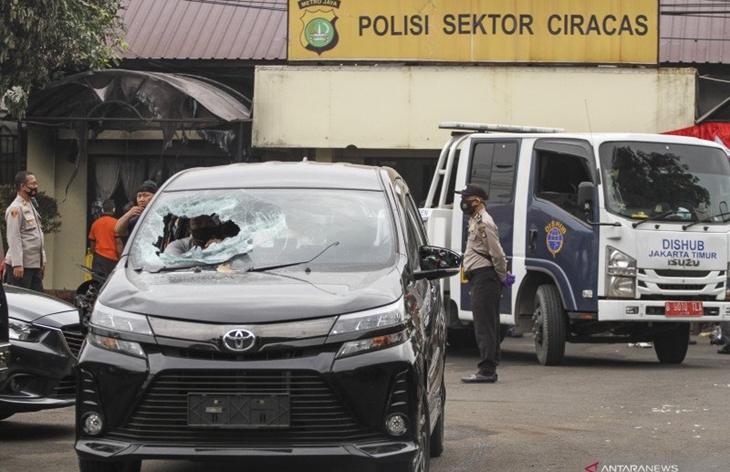 Suasana setelah penyerangan di Polsek Ciracas, Jakarta, Sabtu, (29/8/2020). ANTARA FOTO/Asprilla Dwi Adha/hp.