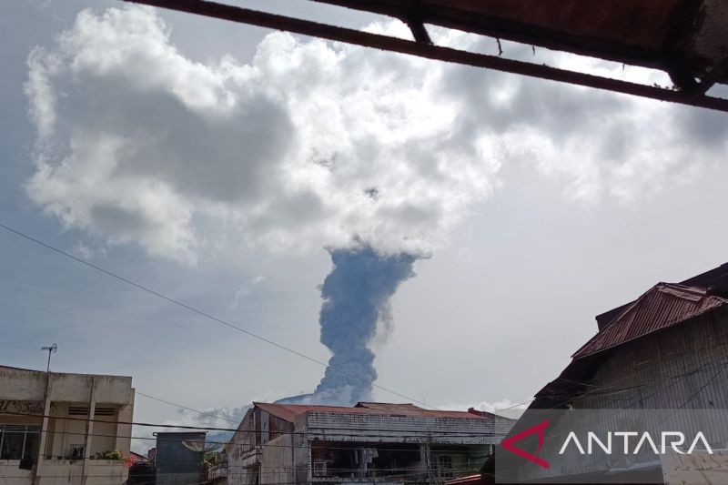 Gunung Marapi di Sumatera Barat Erupsi, Tinggi Letusan hingga 1.600 meter di Atas Puncak