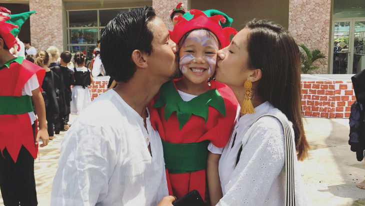Momen Kebahagiaan Keluarga Irfan Bachdim Rayakan Natal