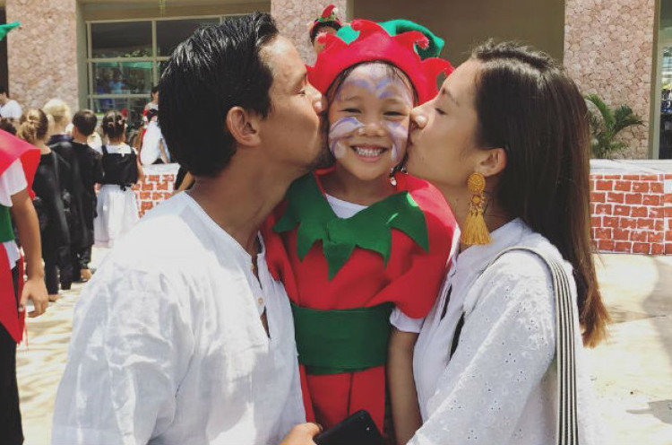 Momen Kebahagiaan Keluarga Irfan Bachdim Rayakan Natal