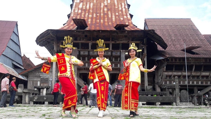 Nias membiliki banyak tarian tradisional. (Foto: instagram.com/poppy.erni)
