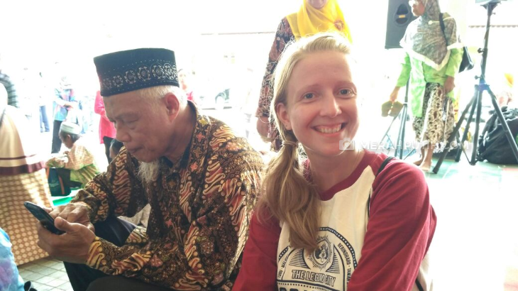 Unik, Turis Asing Ikut Ngantri Kasih Ucapan Selamat Ke Gubernur DIY