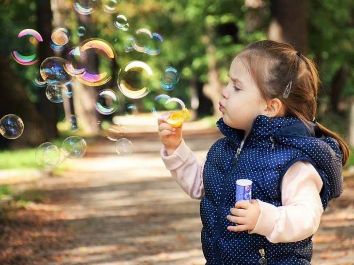 Mengukur lingkar kepala, berat badan dan tinggi badan bisa mengetahui perkembangan anak. (Foto: Pixabay/ddimitrova)