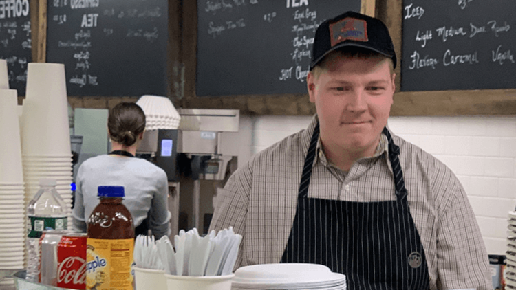 Inspiratif, Pria Disabilitas Buka Kedai Kopi untuk Ubah Cara Pandang Pengusaha