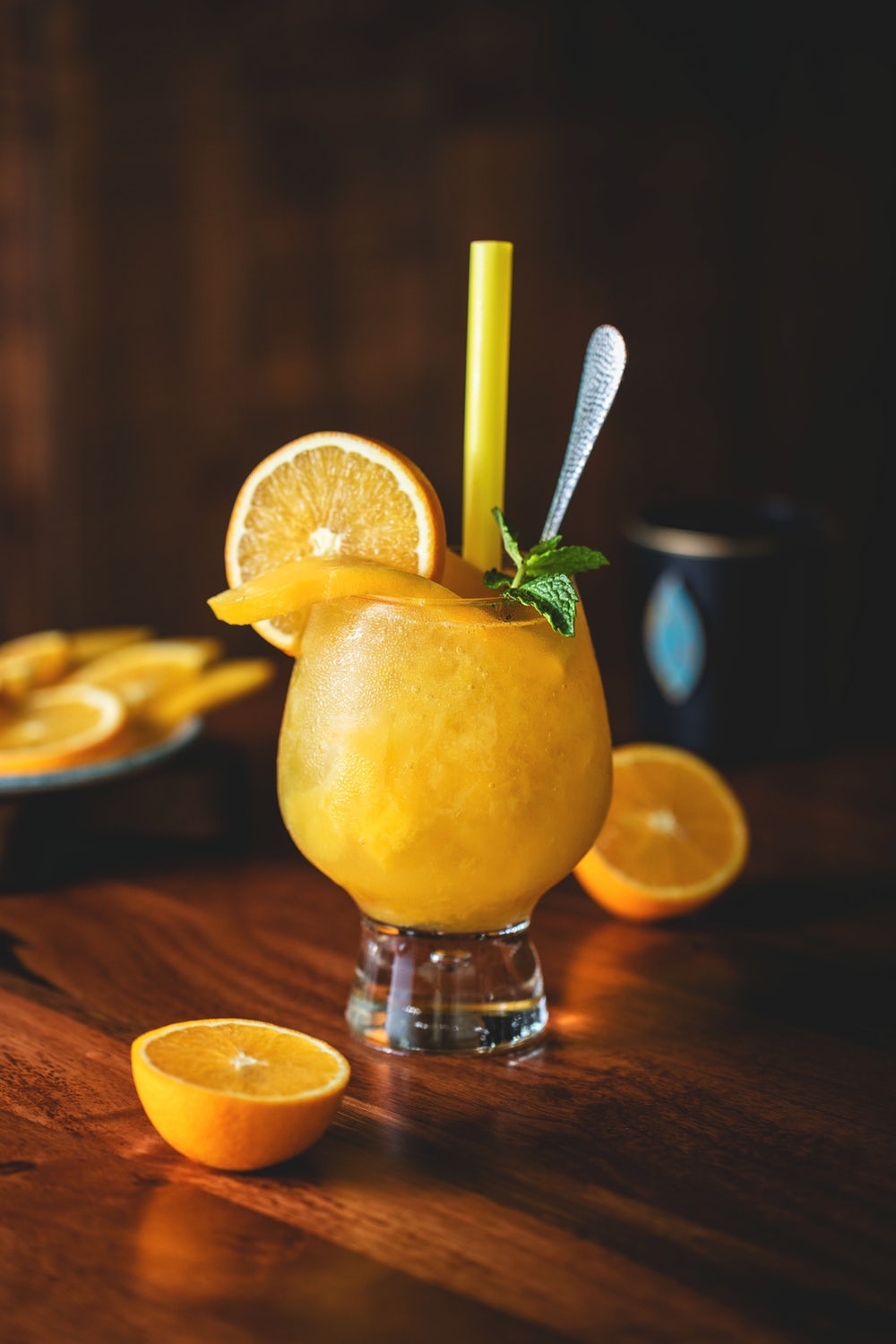 Ingin Kulit Kamu Terlihat Lebih Putih Bersinar? Coba Rutin Minum 7 Jus Buah Ini