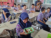 Alasan Menko Airlangga Jajal Program Makan Siang Gratis di Kab Tangerang