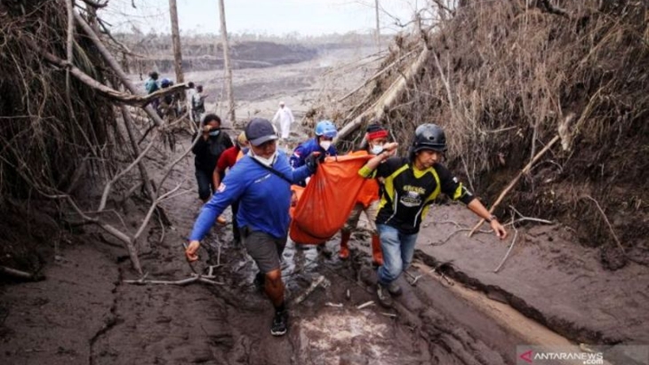 Erupsi Gunung Semeru Sebabkan 45 Orang Meninggal dan 6.573 Warga Mengungsi