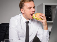 Makan Siang di Kantor Sambil Kerja Buruk untuk Kesehatan