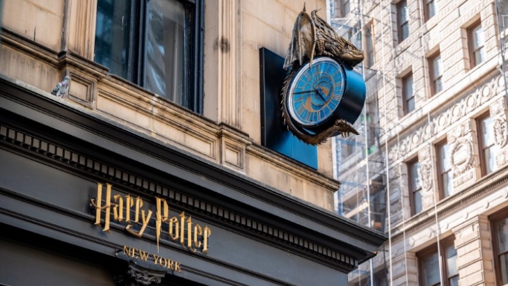 Kamu Bisa Jadi Penyihir di Toko Harry Potter New York