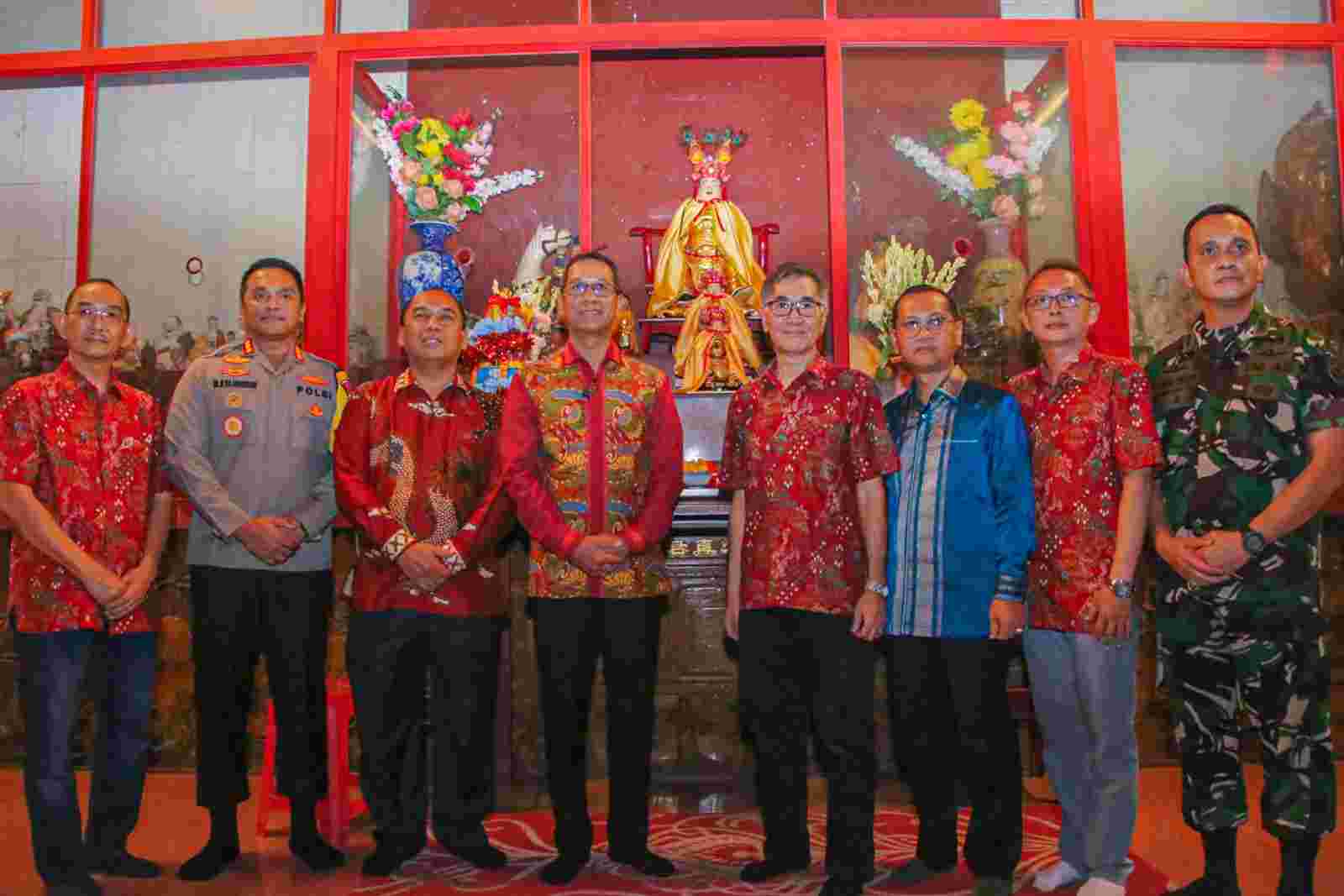 Kunjungi Dua Wihara, Pj Heru Harap Imlek Bawa Keberkahan dan Kesehatan