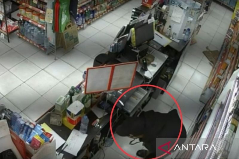 Faktor Ekonomi, Bapak Bawa Bayi Nekat Ngutil Kosmetik Minimarket Mercu Berakhir Damai