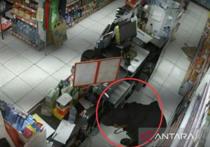 Faktor Ekonomi, Bapak Bawa Bayi Nekat Ngutil Kosmetik Minimarket Mercu Berakhir Damai