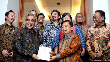 Wapres 10 dan 12 Jusuf Kalla  Terima Undangan Pelantikan Presiden dari Ketua MPR