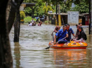 Sungai Ciliwung Meluap, Ratusan Warga Jakarta Timur Harus Mengungsi