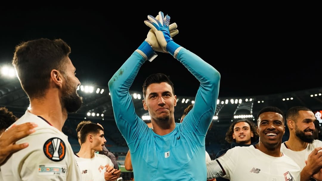 Tuliskan Sejarah! Kiper Lille Gagalkan 3 Penalti Beruntun AS Roma 