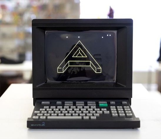 Nostalgia Teknologi Internet di Pameran The Art Happens Here: Net Art Anthology