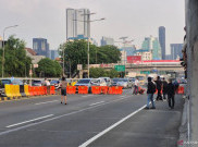 Demonstran  Tutup Jalan Tol Depan Gedung MPR/DPR, Tidak Jauh Mahasiswa Penuhi Depan Polda Metro