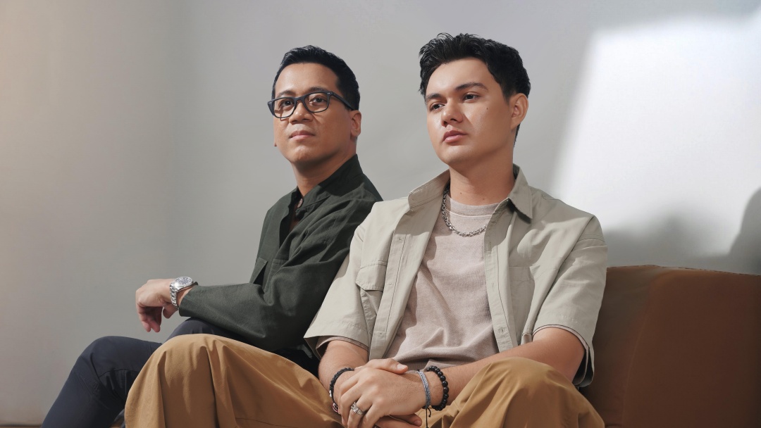 Nyoman Paul dan Andi Rianto Persembahkan Video Musik 'The Way You Look at Me'