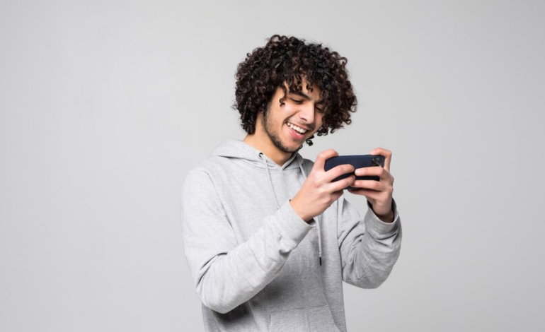 Cara Bermain Game AAA di Smartphone: Tips dan Trik Terbaik