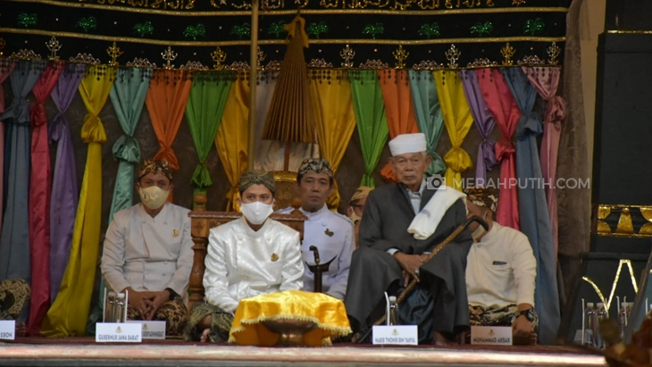 PRA Luqman Zulkaedin Naik Tahta sebagai Sultan Sepuh Ke-XV Keraton Kasepuhan Cirebon