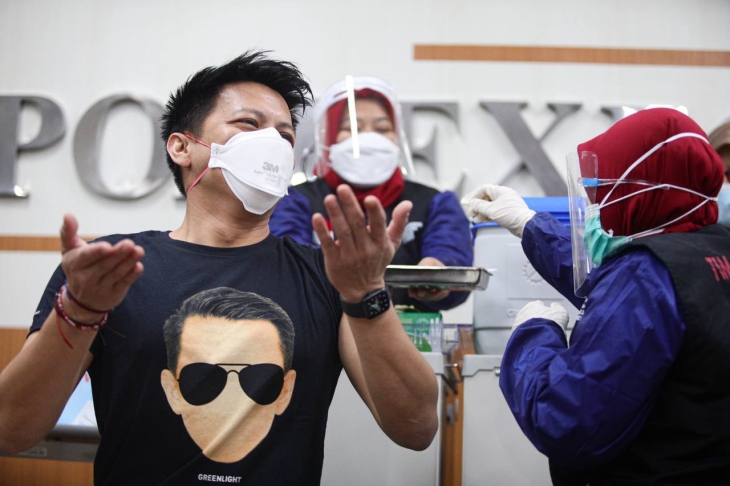 Ariel Noah menerima suntik vaksin Covid kedua. (Foto: Dok Pemkot Bandung)