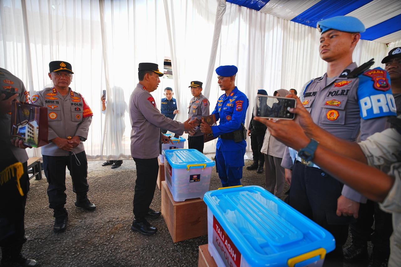 Rumah Rusak Dihantam Bencana, 170 Anggota Polda Sumbar Tetap Bertugas 