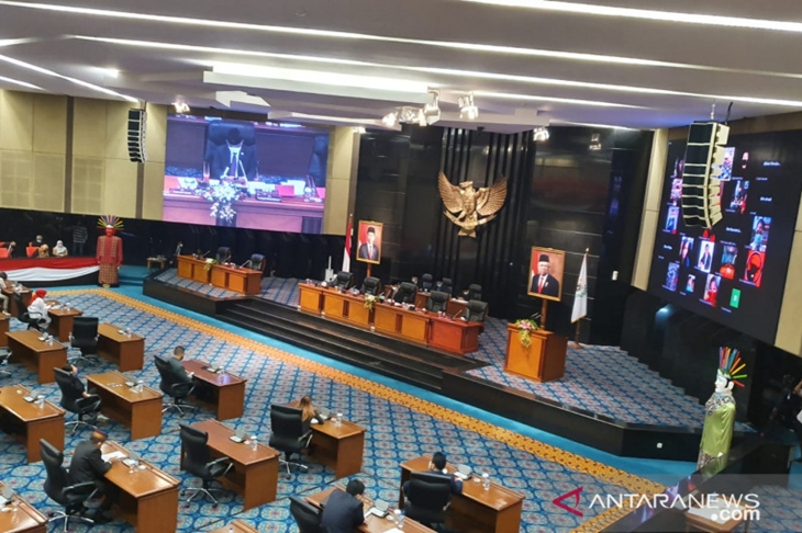Situasi Rapat Paripurna Interpelasi Formula E, Gedung DPRD DKI Jakarta, Selasa (28/9/2021). ANTARA/Ricky Prayoga