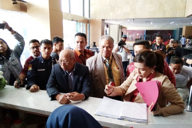 Tim hukum PDIP Perjuangan menyambangi gedung Pusat Edukasi Antikorupsi Komisi Pemberantasan Korupsi (KPK) atau gedung KPK lama Jakarta, Kamis (16/1/2020). (Antara/Benardy Ferdiansyah)