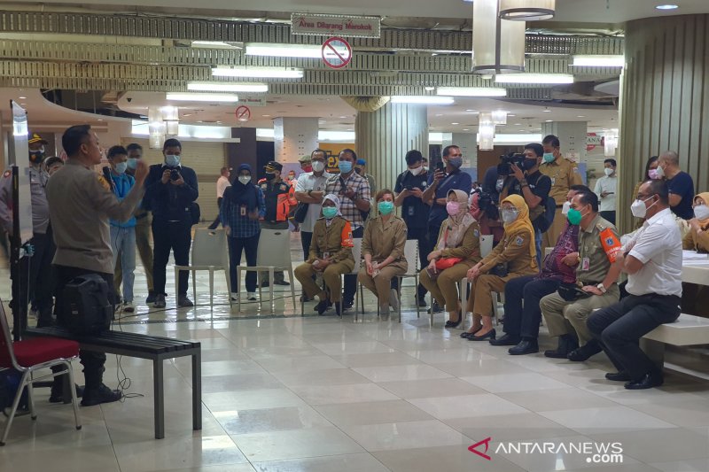 Tiga Pilar Jaga Proses Vaksinasi Pagi Sampai Sore di Pasar Tanah Abang